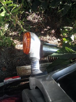 Kawasaki 454 LTD (1986) turn signal
Turn signal repaird with Automotive Goop. Usable but not pretty.
Keywords: Kawasaki 454 LTD (1986)